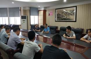 学院领导调研暑期带薪实习工作并看望实习学生