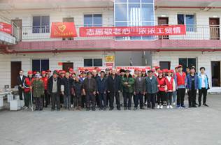 重庆工贸职业技术学院青年志愿者服务队赴龙桥敬老院慰问老人