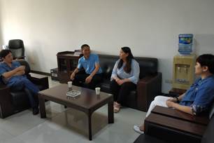 学院领导调研暑期带薪实习工作并看望实习学生